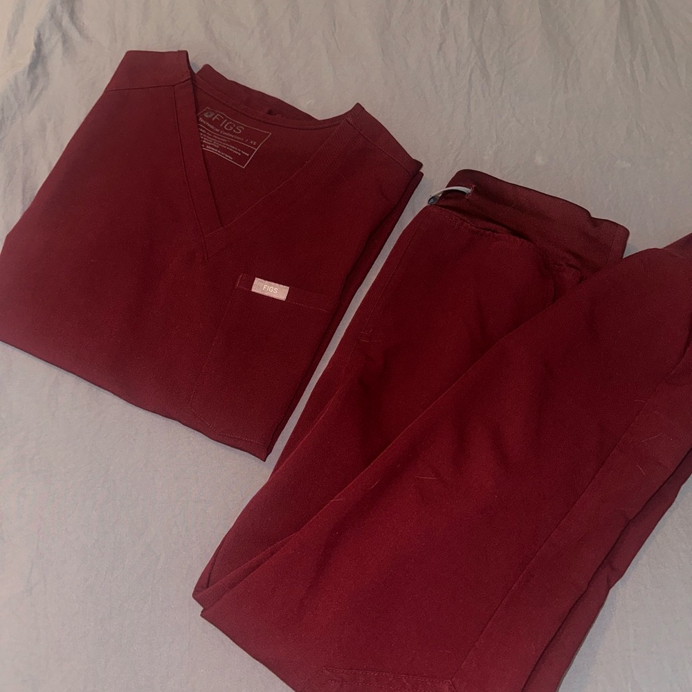 Figs Women’s Scrub Set - Burgundy